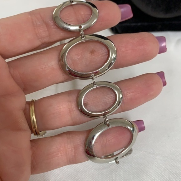 Lia Sophia open circle oval silver tone links - Picture 5 of 7